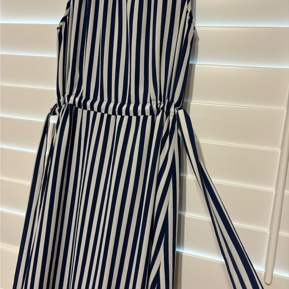 Women’s Dress - Picture 3 of 8